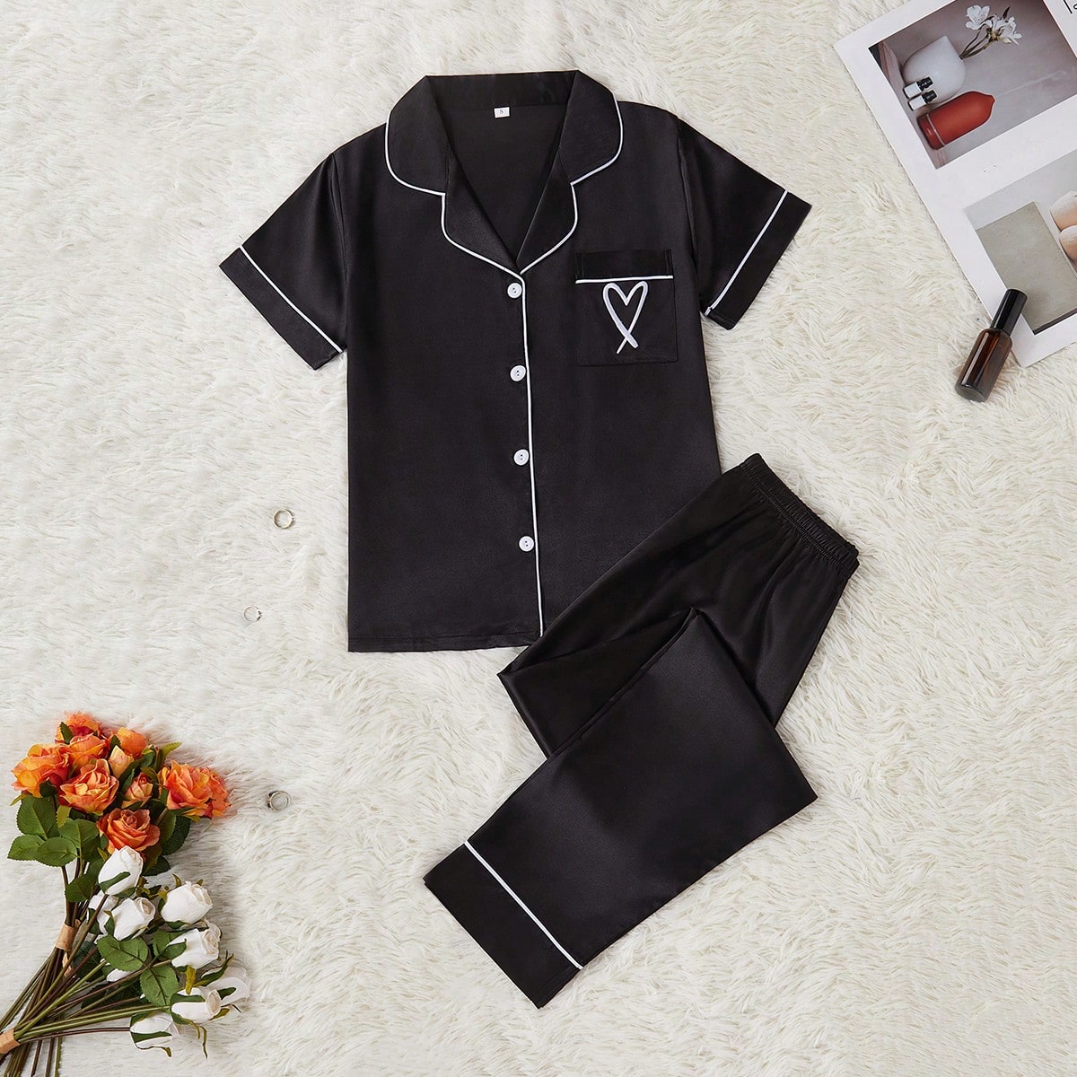 Set de pijama con top de manga corta y pantalones largos de satén con bordado de corazón, 2 piezas