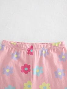 Cozy Pixies 2 件彩色花卉字母印花圆领落肩上衣和休闲短裤套装，适合年轻女孩