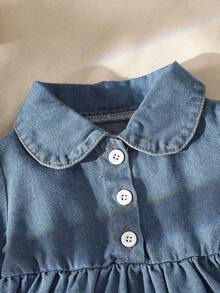 SHEIN Vintaside Kids 2 件装女婴牛仔连衣裙和粗针织背心套装，秋冬 - 藍色 - 查看 4