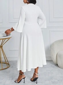 SHEIN Lady Vestido de corte patinador minimalista con cuello cuadrado, mangas largas, decoración metálica y drapeado para dama de honor de talla grande en unicolor. Vestido elegante para invitada de boda de otoño. - Blanco - Ver 2