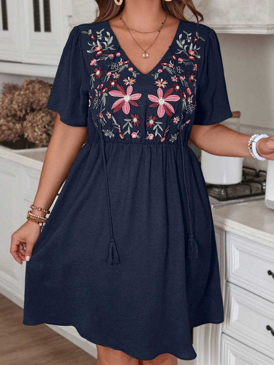 SHEIN VCAY Đầm tay ngắn thêu họa tiết cỡ lớn cho nữ - Màu xanh hải quân - Xem 1