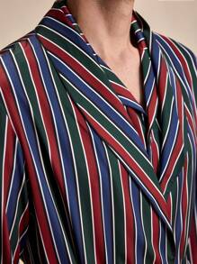 SHEIN EverLounge Bata de baño casual holgada con cuello de chal a rayas, manga larga y bolsillo para hombre