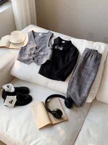 SHEIN 三件套男婴复古英伦风套装：灰色/黑色背心、领结、裤子和黑色衬衫，适合生日派对、圣诞派对、洗礼、一周岁生日庆祝、正式场合、演出和婚礼等场合。 - 灰色 - 查看 8