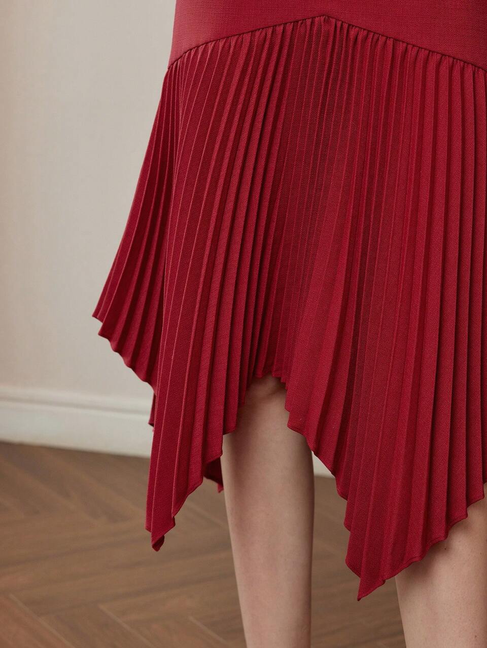 SOLID PLEATED HANKY HEM SKIRT