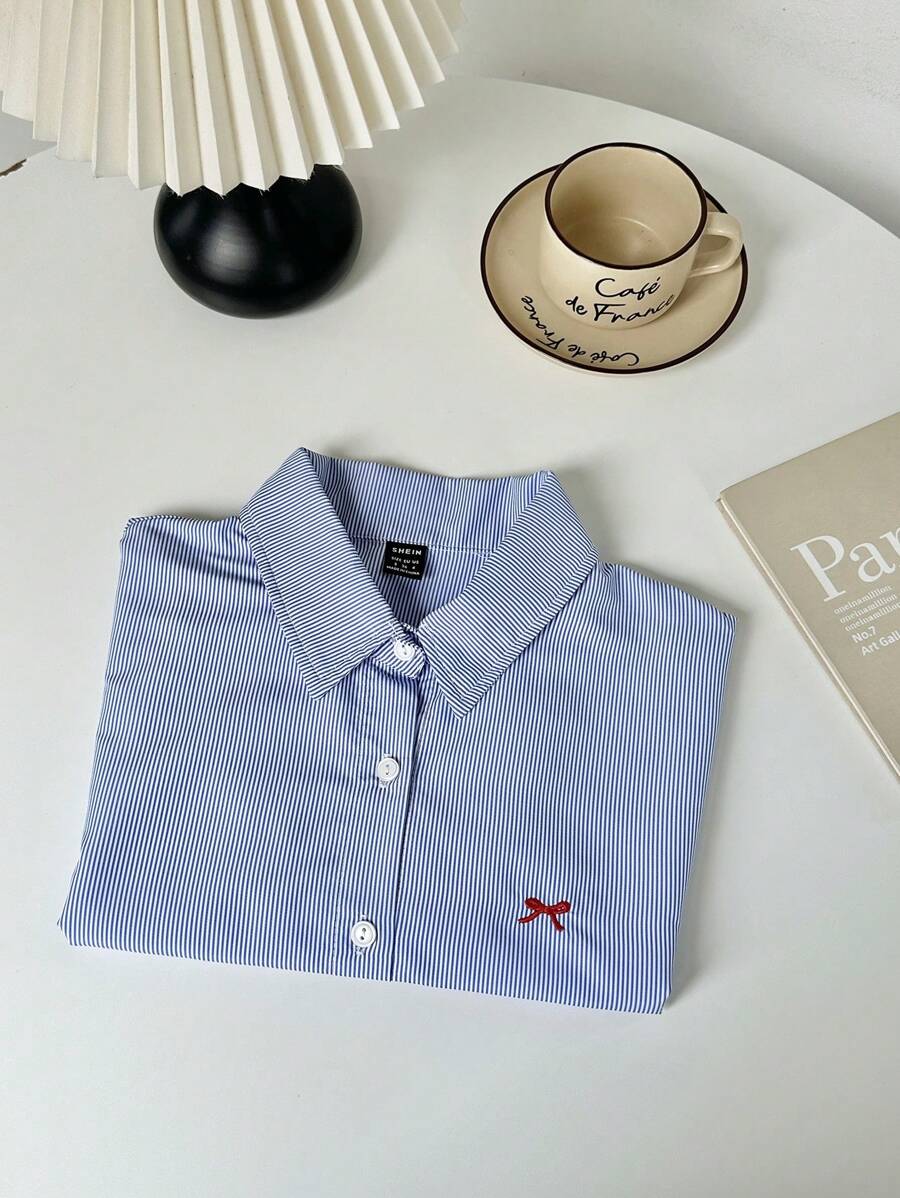 SHEIN Unity 女士蓝色条纹刺绣蝴蝶结衬衫，短款女士衬衫 - 寶藍色 - 查看 1