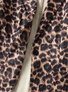 Chiquease Blazer à manches longues avec boutons et col châle imprimé léopard