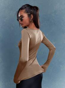 MISSGUIDED Y2K futuristiskt monterad båthals långärmad T-shirt - Brun - Visa 2