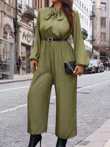 SHEIN Clasi Salopetă elegantă pentru femei de mărime mare, cu decolteu în V, cu mânecă lanternă, cu picior lat, primăvară și vară - Verde Armată - Vizualizare 1