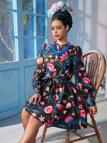 Caterine Sanchez Frida Kahlo X SHEIN X Designer 波西米亚风花卉印花荷叶边立领灯笼袖短裙配腰带，节日，派对，感恩节，度假，春季，节日 - 彩色 - 查看 3