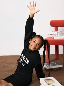 SHEIN 女孩字母圖案撞色滾邊吊帶連衣裙 - 黑色 - 查看 2