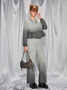 SHEIN Sweat-shirt effet jean lavé avec bordure volantée et capuche pour adolescentes, peut être associé à un sac à l'épaule, un sac à dos, un sac bandoulière, une casquette de baseball, un béret, un chapeau seau, des bottines, des bottes hautes, des chaussures casual, des babies, des lunettes de soleil, des écouteurs intra-auriculaires