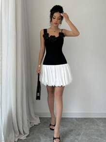 Chiquease 黑白性感修身吊带背心和不对称复古 3D 花卉露肩迷你连衣裙套装女 - 黑與白 - 查看 4