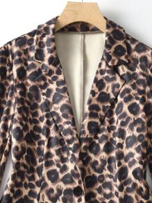 Chiquease Blazer à manches longues avec boutons et col châle imprimé léopard