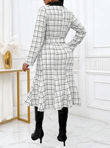 Zolique Slayr 女式双排扣腰带长款撞色鱼尾下摆优雅粗花呢冬季外套 - 黑與白 - 查看 2