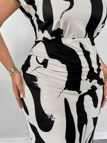 Elenzga 秋季加大码女装高领紧身弹力黑白印花腰部褶皱修身迷你连衣裙长款女装假日女装 - 彩色 - 查看 3