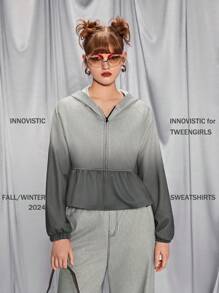 SHEIN Sweat-shirt effet jean lavé avec bordure volantée et capuche pour adolescentes, peut être associé à un sac à l'épaule, un sac à dos, un sac bandoulière, une casquette de baseball, un béret, un chapeau seau, des bottines, des bottes hautes, des chaussures casual, des babies, des lunettes de soleil, des écouteurs intra-auriculaires