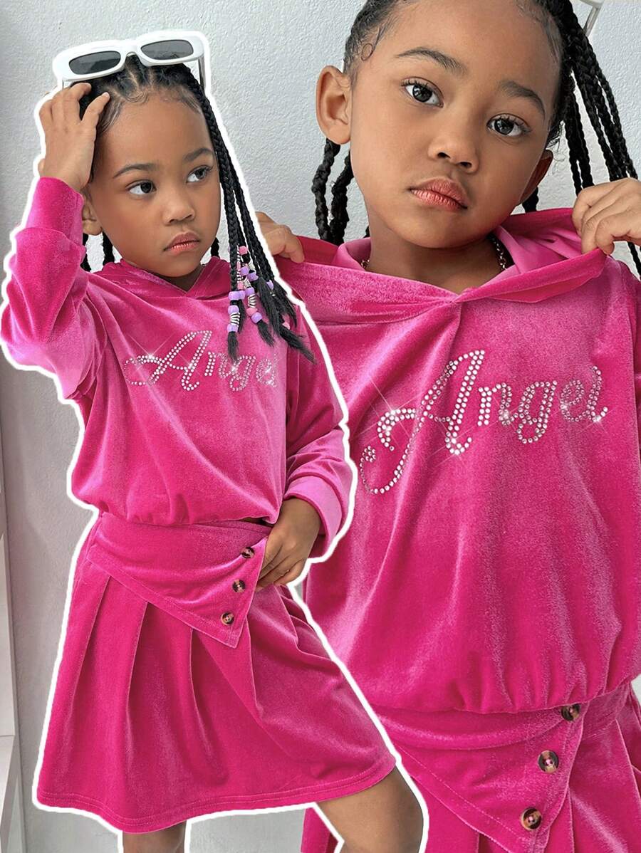 SHEIN Y2K-stijl zoete peutermeisjes 2-delige set: strass letter fluwelen capuchontop + modieuze minirok, geschikt voor herfst, winter, thuis, casual, feest, familiebijeenkomst