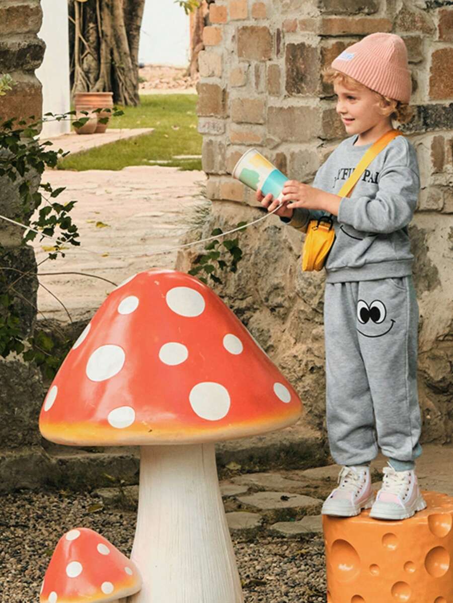 SHEIN Set de 2 piezas con estampado gráfico de expresión graciosa, retro, casual, vuelta al colegio, adecuado tanto para niños como para niñas, apropiado para juegos en casa o al aire libre - Gris - Ver 1