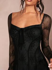 SHEIN BAE فستان نسائي متوسط الطول مزين بشريط الدانتيل الأسود مع تصميم الكشكشة
