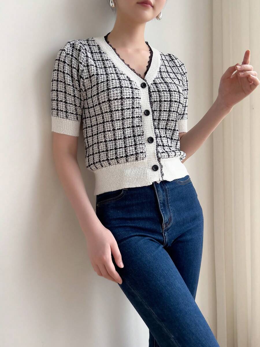 Modelyn Blusa casual con botones delanteros, manga corta, color liso y parches para mujeres - Blanco y Negro - Ver 1