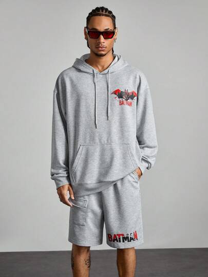 Batman X ROMWE Herren lässiger Trainingsanzug-Set aus Kapuzenoberteil mit Cartoon Buchstaben Muster, breiten Schultern, Kängurutasche und Kordel sowie passenden Shorts