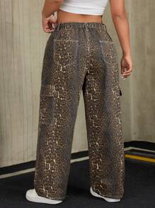 大码女式豹纹印花工装口袋宽腿宽松休闲牛仔裤