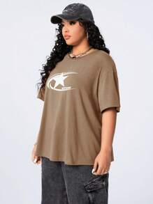 SHEIN EZwear CURVE Plus Size Women's Summer Star Letter Print Loose Crew Neck T-Shirt - Khaki - View 4