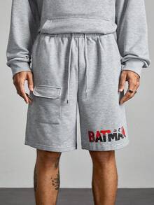 ROMWE MEN Batman X ROMWE Bộ đồ thể thao có mũ trùm đầu và quần short in chữ hoạt hình thoải mái cho nam, dáng rộng, túi Kangaroo - Xám - Xem 6