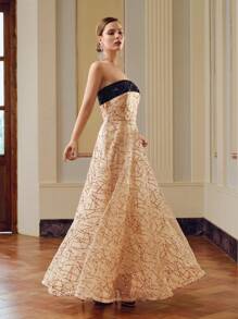 ZEYLAH Vestido tubo sin cinturón con bloques de color y aplicaciones de lentejuelas en malla - Dorado - Ver 5