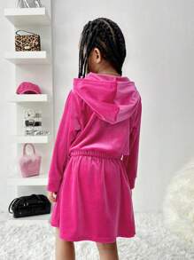 SHEIN Y2K-stijl zoete peutermeisjes 2-delige set: strass letter fluwelen capuchontop + modieuze minirok, geschikt voor herfst, winter, thuis, casual, feest, familiebijeenkomst