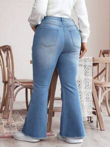 SHEIN LUNE Jeans casuales de talla grande para mujer con bolsillo y bota acampanada rotos