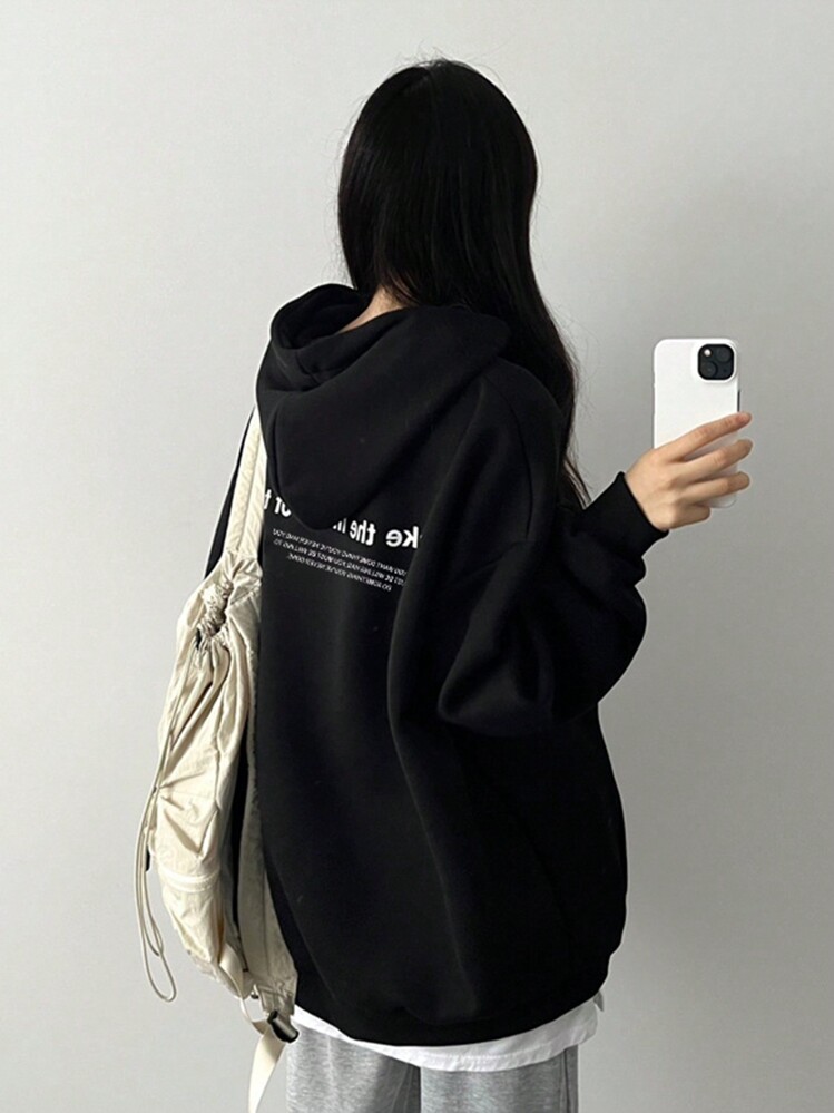 DAZY Sudadera con capucha estampada simple para mujeres - Negro - Añade 8