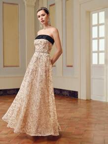 ZEYLAH Vestido tubo sin cinturón con bloques de color y aplicaciones de lentejuelas en malla - Dorado - Ver 4