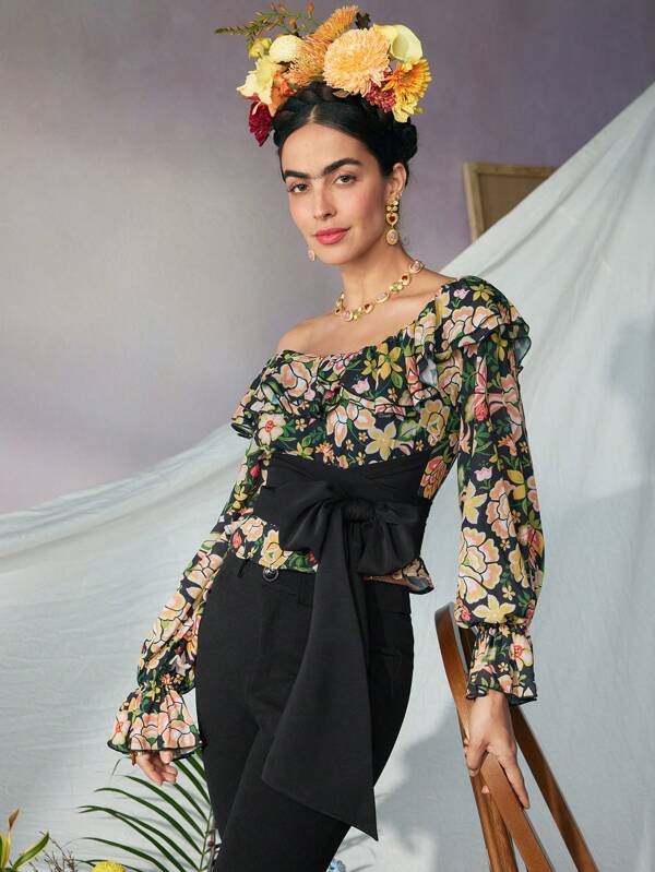 Frida Kahlo X SHEIN X Designer VERO DIAZ 1pc Asymmetrical Shoulder Ruffle Trim Floral Print Bow Tie Cropped Top, Holiday, Thanksgiving, Vacation, Spring & Summer, Going Out, Festival