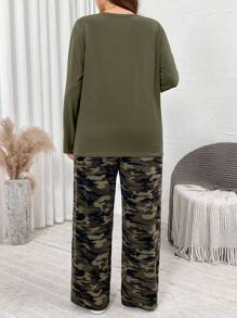 SHEIN LUNE Set de 2 piezas de talla grande con top de manga larga de unicolor y pantalones estampados de camuflaje, estilo casual para primavera y otoño, uso diario, Conjunto de camuflaje de 2 piezas para vacaciones