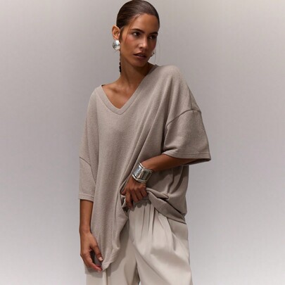 Maglietta oversize con scollo a V, casual per vacanze, carina per uso quotidiano, parte di un capsule wardrobe, oversize per aeroporto, scuola, elegan
