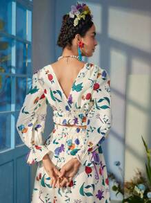 VALERIA GALIPOLI Frida Kahlo X SHEIN X Designer 商务休闲波西米亚风花卉印花 V 领荷叶边袖荷叶边下摆短款衬衫，度假风格，节日，感恩节，节日，办公室 - 彩色 - 查看 2