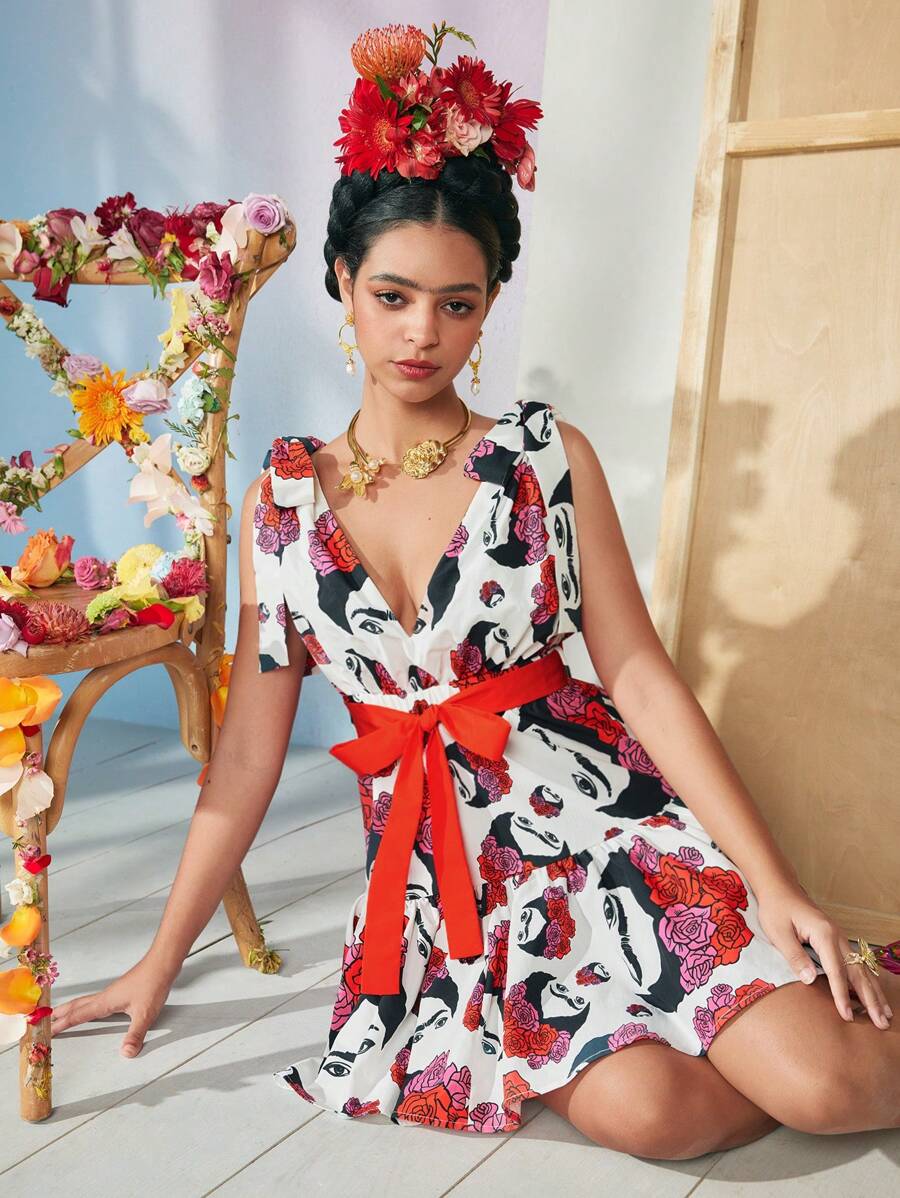 VALERIA GALIPOLI Frida Kahlo X SHEIN X Designer Váy ngắn thắt nút vai họa tiết hoa và hình in tương phản, ngày lễ, tiệc tùng, lễ tạ ơn, lễ hội - Nhiều màu - Xem 1
