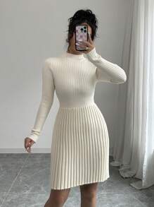 Chiquease Jednolita sukienka dzianinowa z marszczeniami w talii i dopasowanym krojem w kształcie litery A - Morela - Zobacz 7