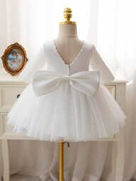 SHEIN Glamorique Kids فستان أميرة عيد الميلاد الأبيض للطفلة، قطعات من الساتان والشبك، أكمام طويلة، ياقة على شكل حرف V، مزينة باللؤلؤ، ظهر بفيونكة، تنورة منفوشة، ثوب رسمي للحفلات