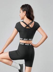 SHEIN 少女們的針織純色拼接字母肩帶T卹和短褲運動套裝 - 黑色 - 查看 2