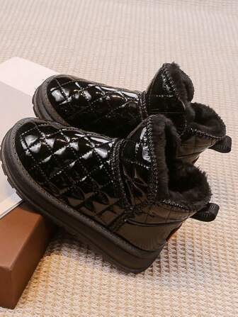 1 双亮面圆头雪地靴，防滑舒适时尚儿童鞋