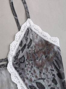 SHEIN Unity 细肩带蕾丝撞色镂空荷叶边下摆短款休闲连衣裙 - 灰色 - 查看 3