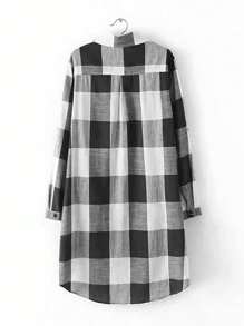 Luźna koszula w kratę w dużym rozmiarze z podwiniętymi rękawami, kołnierzykiem i asymetrycznym dołem, zapinana na guziki - Czarne - Zobacz 3