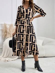 EMERY ROSE 女式 V 领几何印花 3/4 袖单排扣长款休闲连衣裙，春夏 - 彩色 - 查看 3