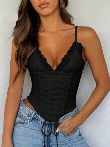 SHEIN BAE Camiseta de tirantes cruzados con bordes de encaje y ajuste ceñido, top de verano para mujeres de unicolor
