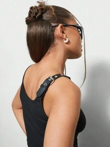 SUMWON WOMEN 街头无袖修身短款背心，带 PU 肩带细节 - 黑色 - 查看 5