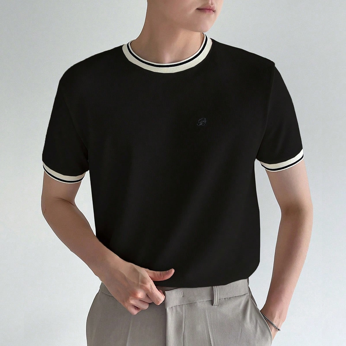 Camiseta de manga corta de cuello redondo holgada y casual a rayas para hombre, de verano