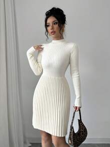 Chiquease Jednolita sukienka dzianinowa z marszczeniami w talii i dopasowanym krojem w kształcie litery A - Morela - Zobacz 3