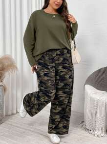 SHEIN LUNE Set de 2 piezas de talla grande con top de manga larga de unicolor y pantalones estampados de camuflaje, estilo casual para primavera y otoño, uso diario, Conjunto de camuflaje de 2 piezas para vacaciones